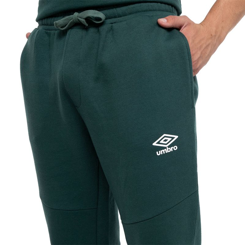 Pantalon-Buzo-Corte-Hombre-Umbro-|-Coliseum-Chile